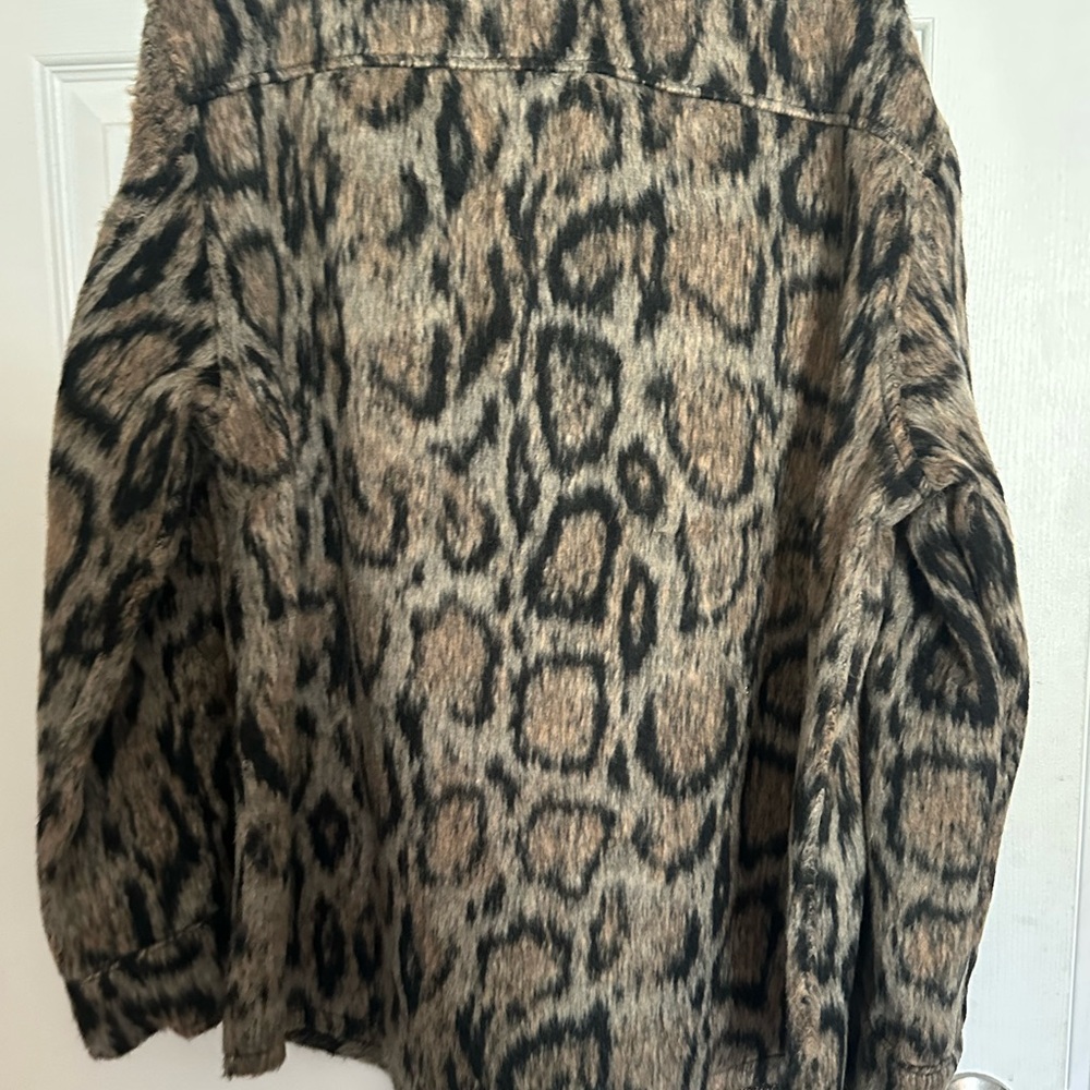 Charlie Paige Black and Tan Leopard Teddy Jacket - Picture 3 of 4